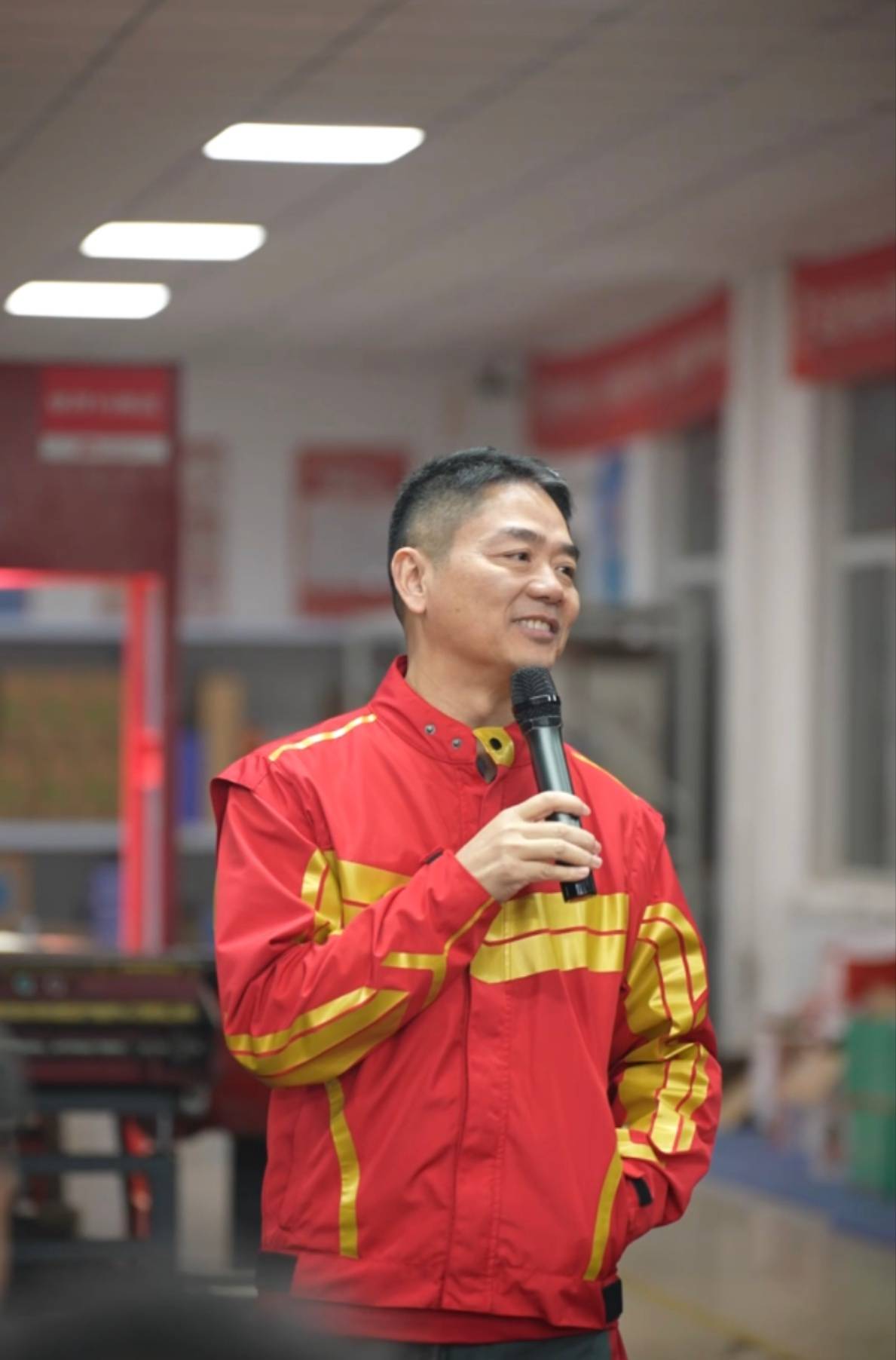 刘强东“火锅讲话”全文：送了几单外卖后深深体会到其中辛苦<strong></p>
<p>海南</strong>，老兄弟退休金不会低于五千元