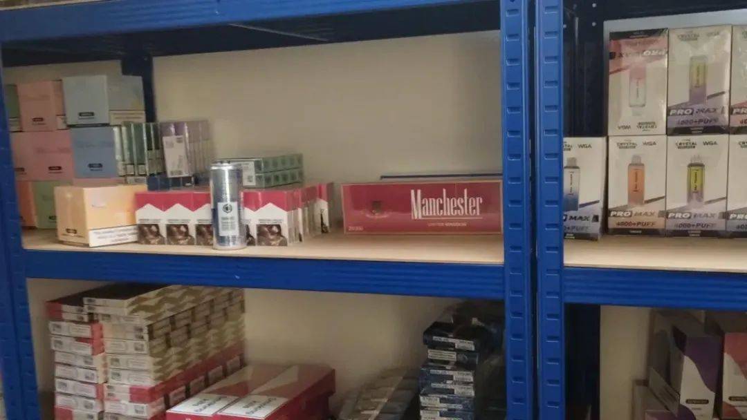 英国一糖果店有隐藏通道<strong></p>
<p>娃哈哈</strong>，游客给近9000元才能进去，里面都是假货
