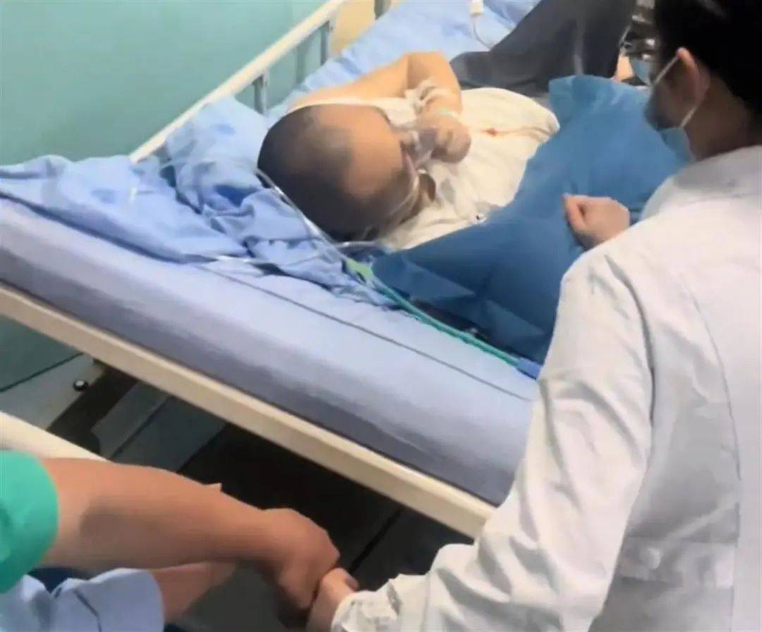 突发讣告！他已去世<strong></p>
<p>恒大冰泉</strong>，从确诊到离世仅1个月！
