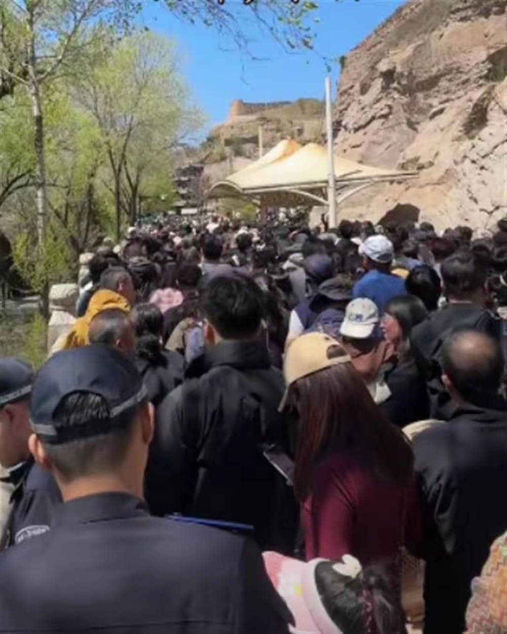 张信哲在山西大同演唱会上称约不到景区门票<strong></p>
<p>恒大冰泉</strong>，当地文旅回应