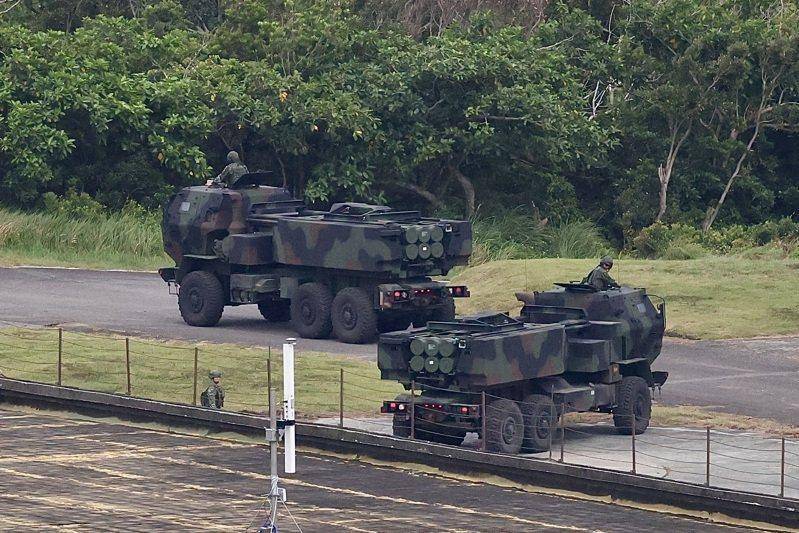 台媒：台军首次试射“海马斯”火箭炮时两度发生讯号异常<strong></p>
<p>bot</strong>，岛内网友讽“又一场烟火秀”