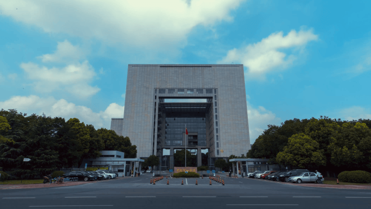 年薪10万却长期出入高档娱乐场所、购多处房产<strong></p>
<p>口服液</strong>？质检员抱团篡改检测数据致企业损失3000万