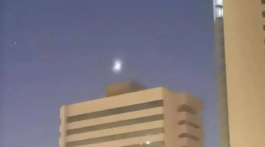 新疆夜空不明飞行物是什么<strong></p>
<p>葡萄糖</strong>？揭秘来了