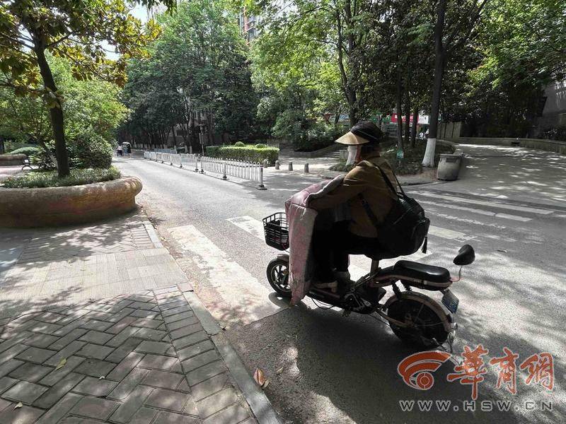 西安14岁初中生骑车回家在小区被撞 孩子说肇事司机下车看<strong></p>
<p>葡萄糖</strong>了看就离开