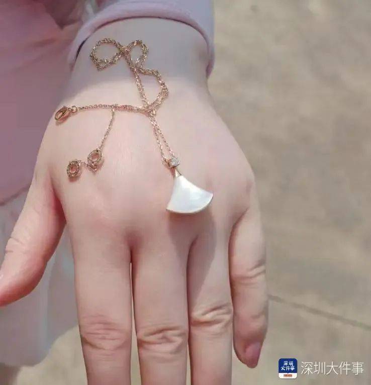堪比"大海捞针"！深圳环卫工在腐臭垃圾堆里找到它<strong></p>
<p>葡萄糖</strong>，市民激动不已