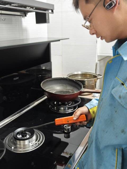 开屏跑腿｜“我家燃气泄漏点到底在哪<strong></p>
<p>啤酒</strong>？”燃气公司人员回访……