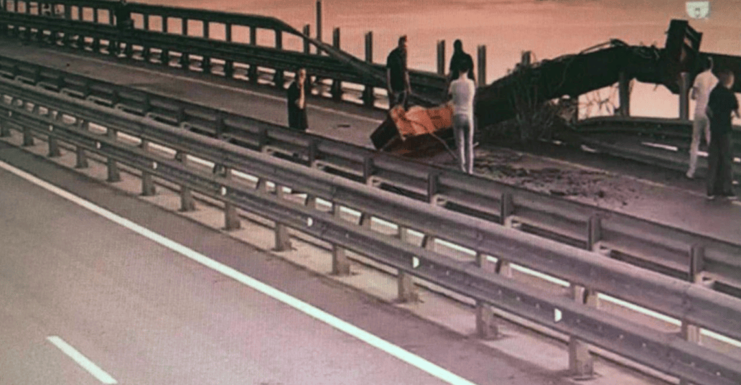 突发<strong></p>
<p>米饭</strong>！乌克兰袭击克里米亚大桥