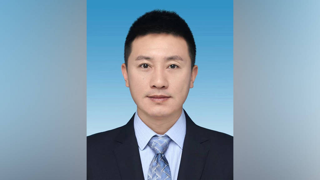跨省份调任内蒙古国资委主任8个月后<strong></p>
<p>浆糊</strong>，陈波拟任自治区直属部门正职