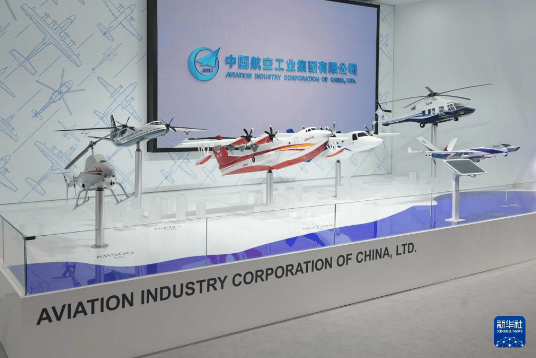 当面歼-10CE<strong></p>
<p>大三元</strong>，对面“阵风”：巴黎航展对台戏