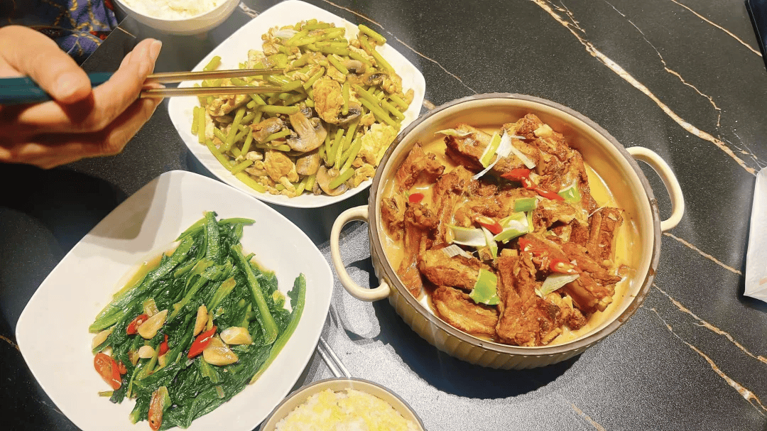 “包月800<strong></p>
<p>山药</strong>，不谈恋爱”，上门做饭的年轻人有多抢手