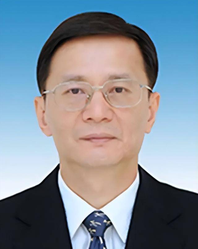 中组部有关负责同志宣布中央决定：<strong></p>
<p>鸡枞菌</strong>他们的职务调整