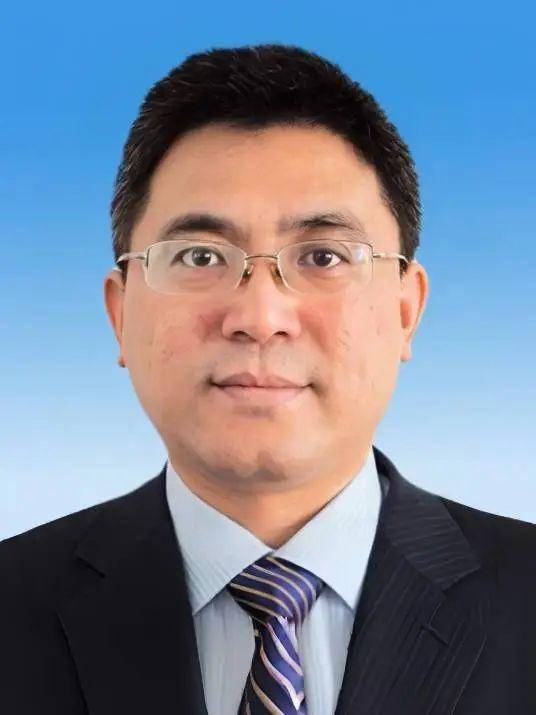 中组部有关负责同志宣布中央决定：<strong></p>
<p>鸡枞菌</strong>他们的职务调整