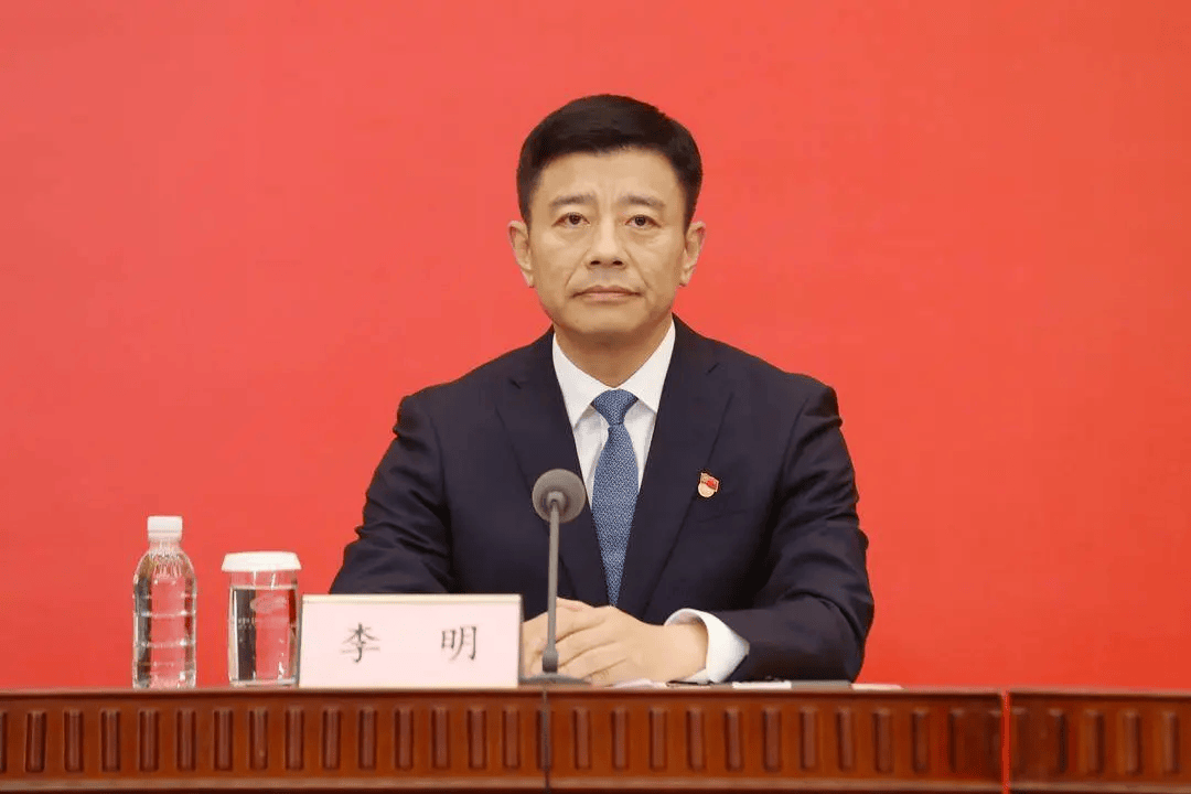 山东省教育厅厅长李明<strong></p>
<p>地基</strong>，出任大学党委书记