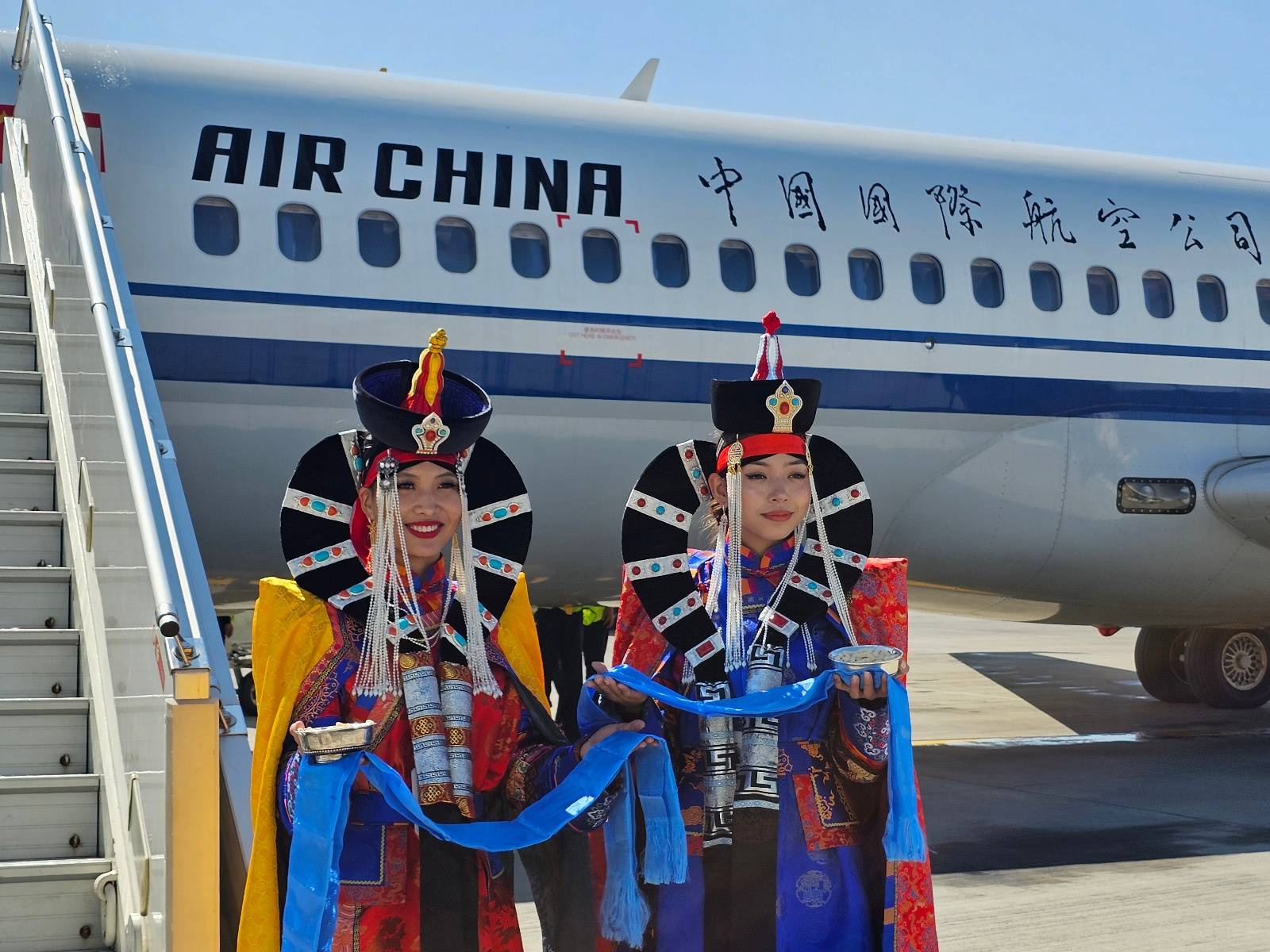 国产飞机C909“身披”五星红旗<strong></p>
<p>地基</strong>，首次载旗执行国际商业航班