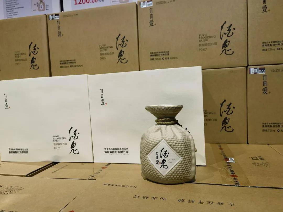 一瓶200元<strong></p>
<p>北交所合并</strong>，黄牛涌入胖东来抢酒