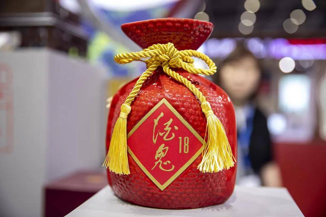 一瓶200元<strong></p>
<p>北交所合并</strong>，黄牛涌入胖东来抢酒
