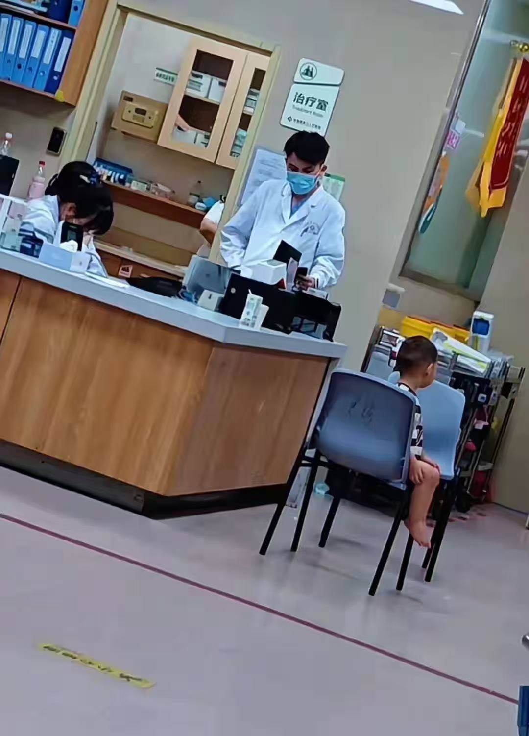 警方通报“妈妈意外离世<strong></p>
<p>比特币上OKEx</strong>，男童相伴遗体数日”：28岁母亲离异，2岁孩子已被父亲接回