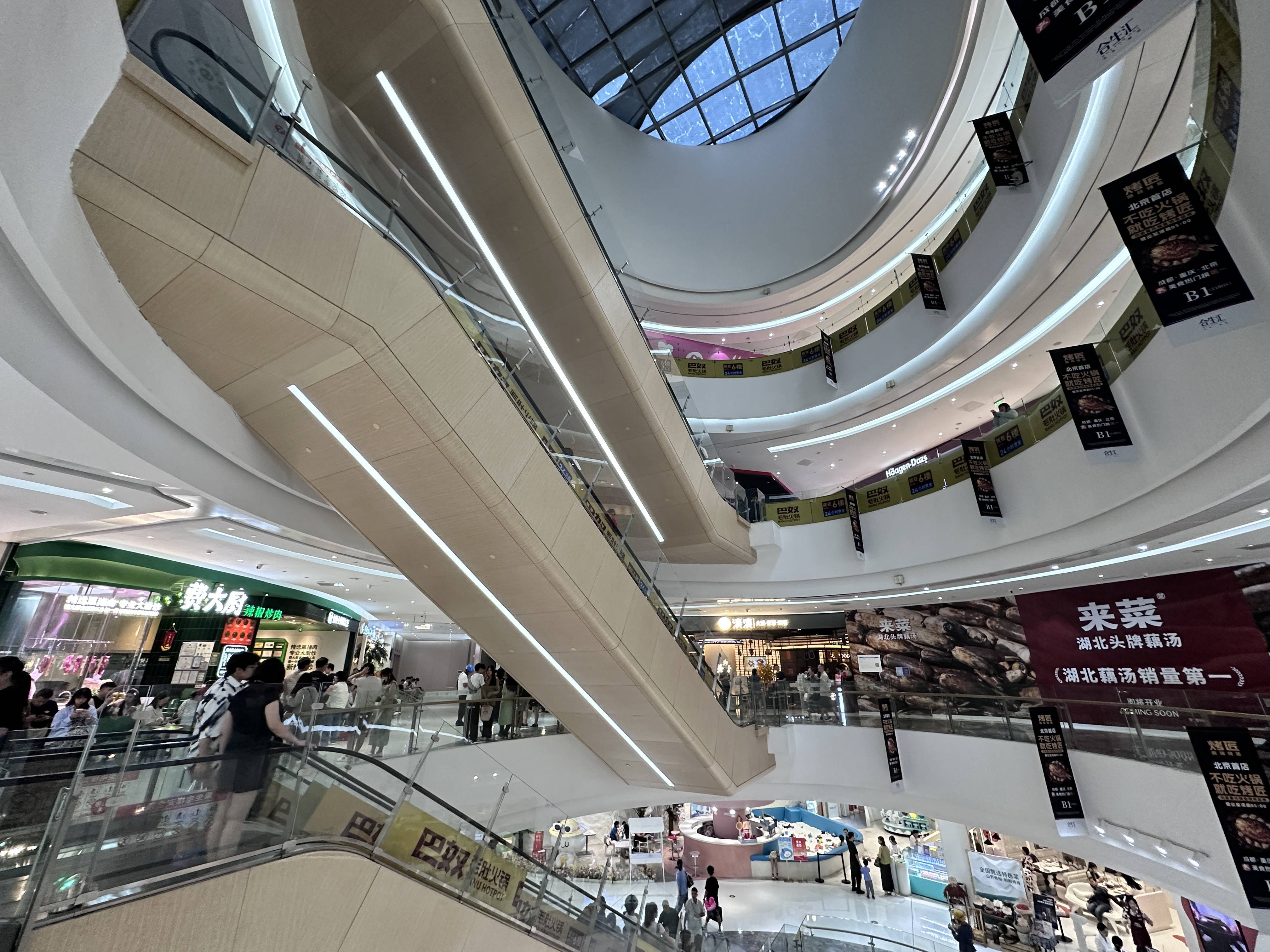 “排队王”扎堆开店<strong></p>
<p>okex教程</strong>，餐饮品牌为何喜欢“贴身肉搏”？