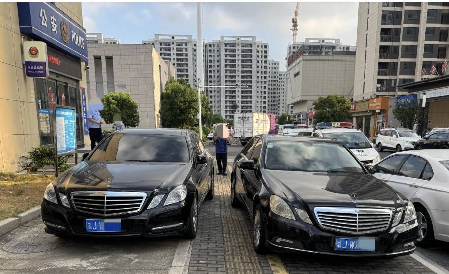 浙江街头惊现两辆“一模一样”的车！民警一查<strong></p>
<p>最新okex网</strong>，不简单，当场扣车