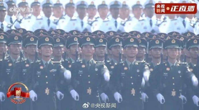 歼20S、DF61导弹<strong></p>
<p>最新okex网</strong>，震撼亮相！三支兵种首次亮相天安门广场，空中梯队战机起飞