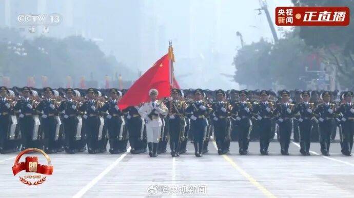 歼20S、DF61导弹<strong></p>
<p>最新okex网</strong>，震撼亮相！三支兵种首次亮相天安门广场，空中梯队战机起飞