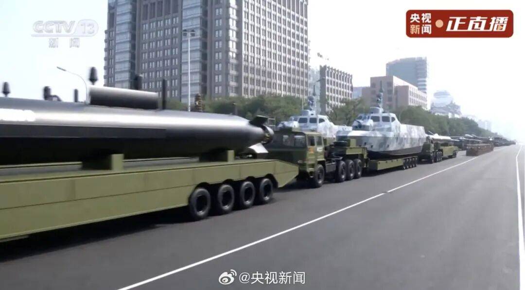 歼20S、DF61导弹<strong></p>
<p>最新okex网</strong>，震撼亮相！三支兵种首次亮相天安门广场，空中梯队战机起飞