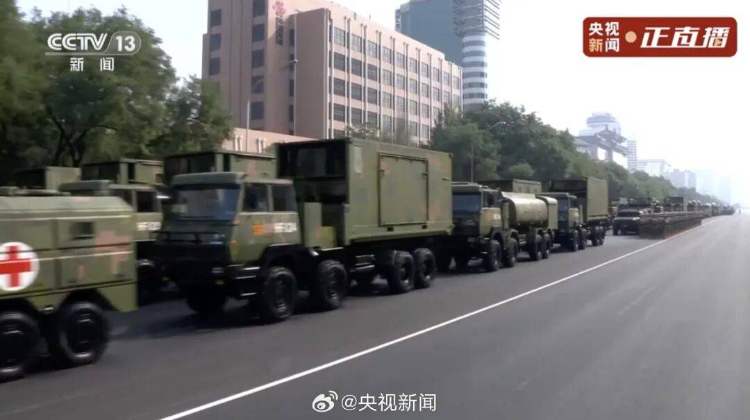 歼20S、DF61导弹<strong></p>
<p>最新okex网</strong>，震撼亮相！三支兵种首次亮相天安门广场，空中梯队战机起飞