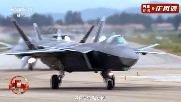 歼20S、DF61导弹<strong></p>
<p>最新okex网</strong>，震撼亮相！三支兵种首次亮相天安门广场，空中梯队战机起飞