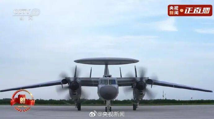 歼20S、DF61导弹<strong></p>
<p>最新okex网</strong>，震撼亮相！三支兵种首次亮相天安门广场，空中梯队战机起飞