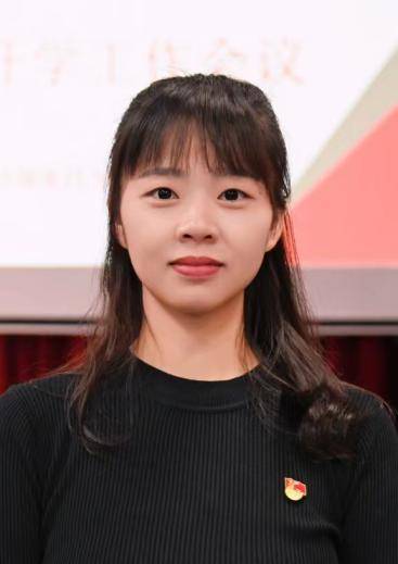 “民兵方队中一眼就认出了她<strong></p>
<p>欧易充值提现</strong>,我们的陈老师!”