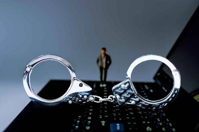 员工一年受贿9000多万<strong></p>
<p>易欧okex</strong>，互联网大厂如何反腐？