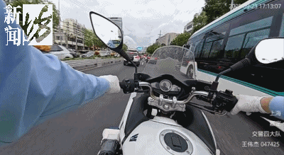事发上海晚高峰！汹涌车流中<strong></p>
<p>okex官网app</strong>，一男子绝望跳车，直奔民警而去……