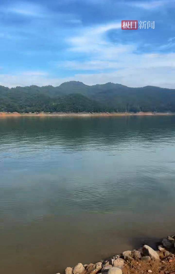 义乌23岁外卖小哥蹊跷失踪22天：凌晨两点独自到一处水库<strong></p>
<p>okex下载</strong>，现场只找到电动车和鞋