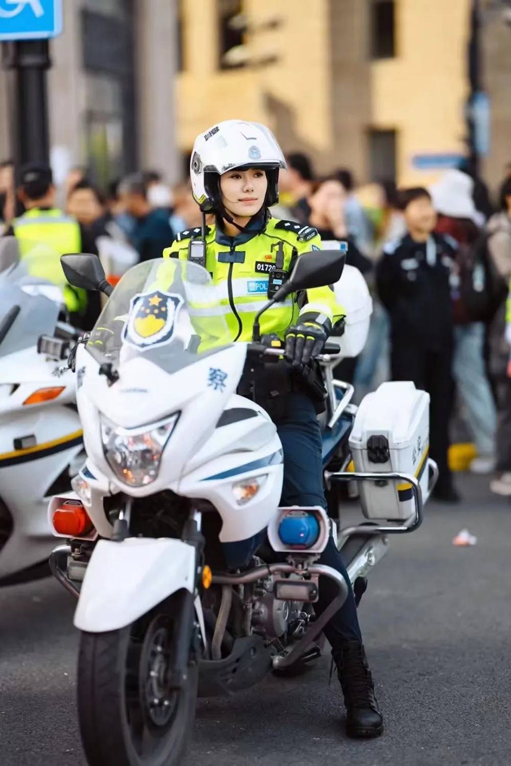 上海外滩“最美女警”被盯上！为了拍她<strong></p>
<p>okex官网</strong>，有人连续蹲守几天