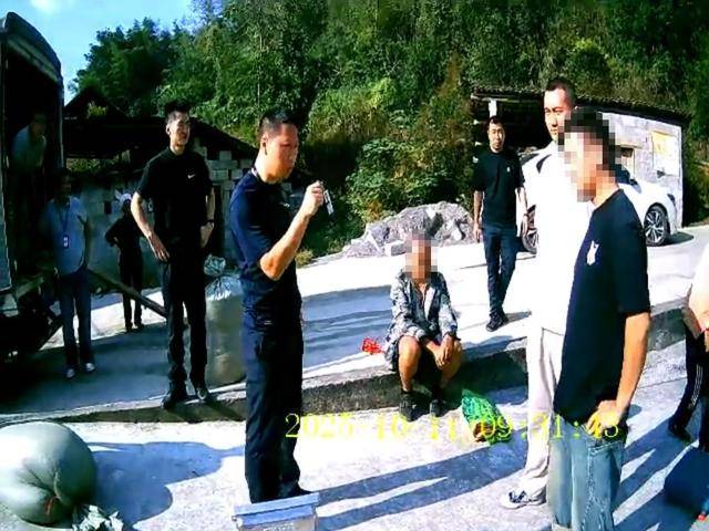 100斤玉米上秤秒变60斤？贵州一村民遭“鬼秤”骗粮！民警出手<strong></p>
<p>欧易okex平台</strong>，5人被拘