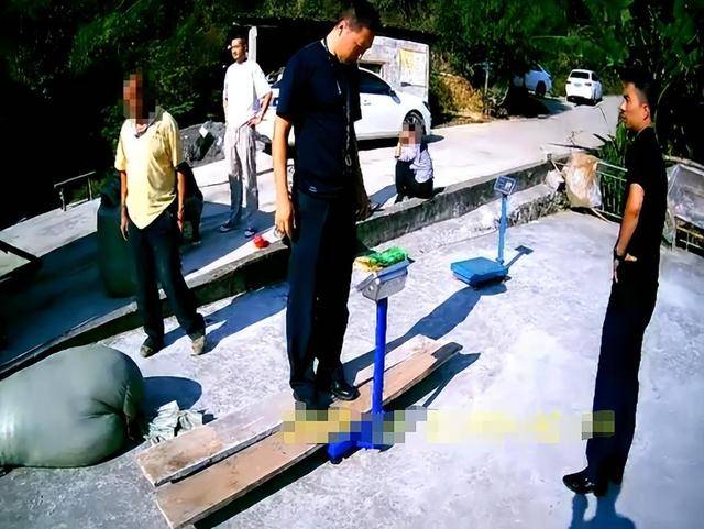 100斤玉米上秤秒变60斤？贵州一村民遭“鬼秤”骗粮！民警出手<strong></p>
<p>欧易okex平台</strong>，5人被拘