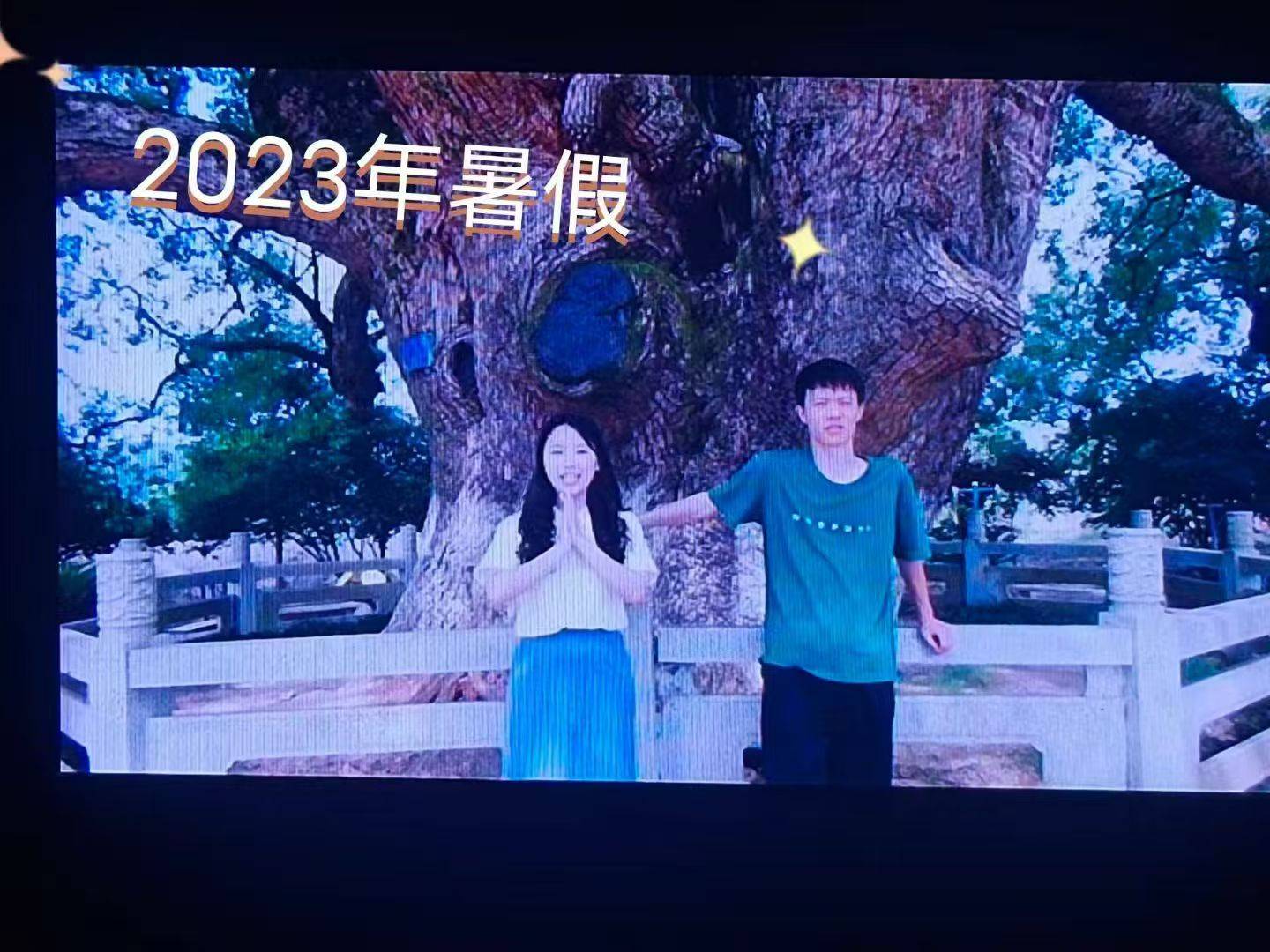 岳阳情侣连续9年在家乡千年古樟树下合影<strong></p>
<p>okex登陆官网</strong>，今年国庆终修正果：希望爱情像古树一样长久