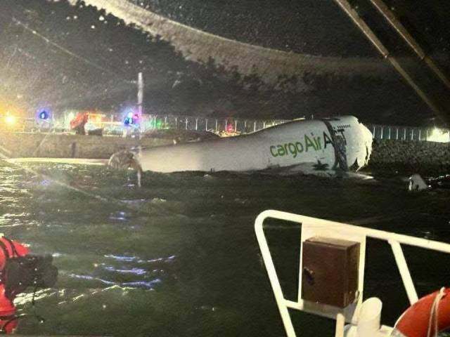 香港国际机场一货机降落后滑出海面<strong></p>
<p>欧易okex注册平台</strong>，致两人死亡