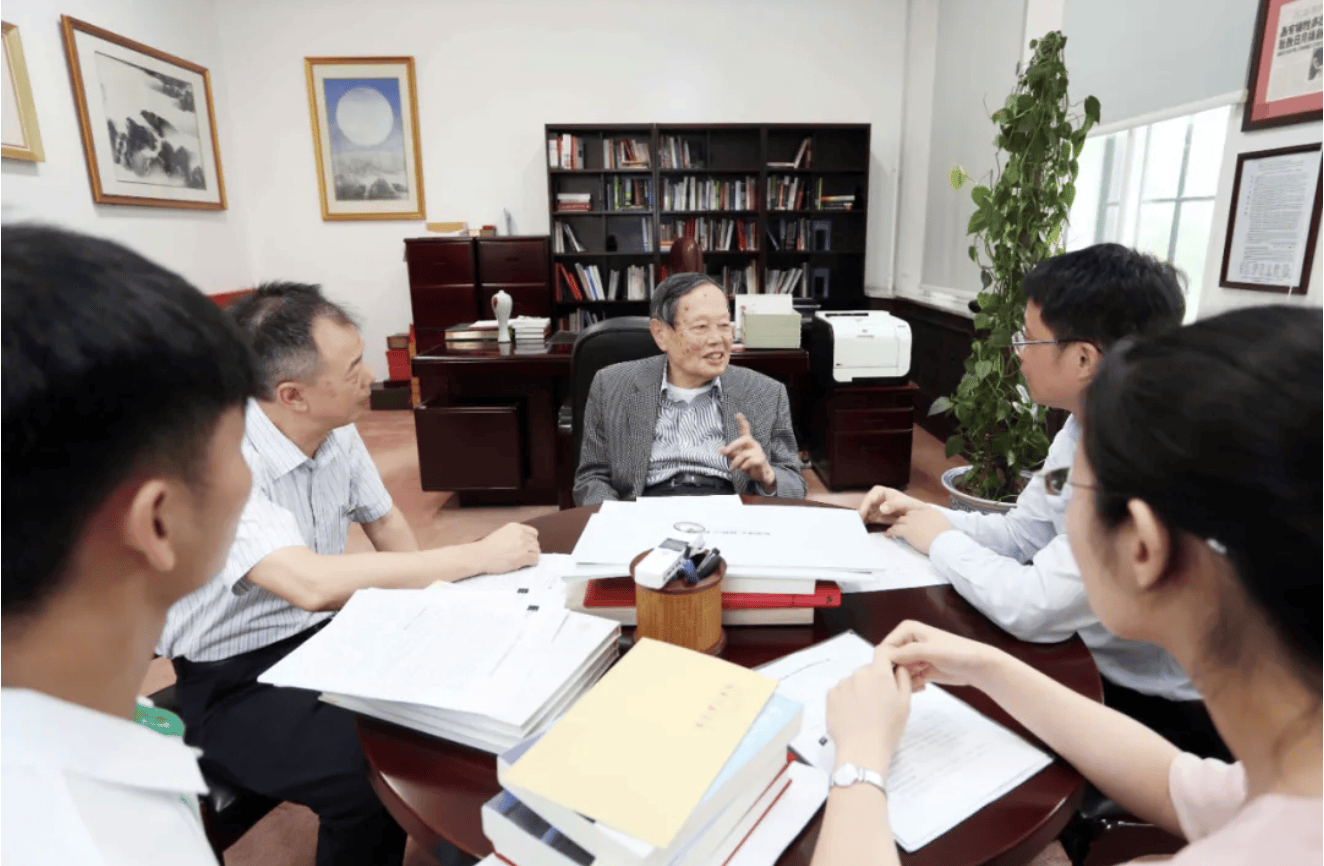 杨振宁为什么连续32年担任东莞理工学院名誉校长<strong></p>
<p>欧易okex注册平台</strong>？