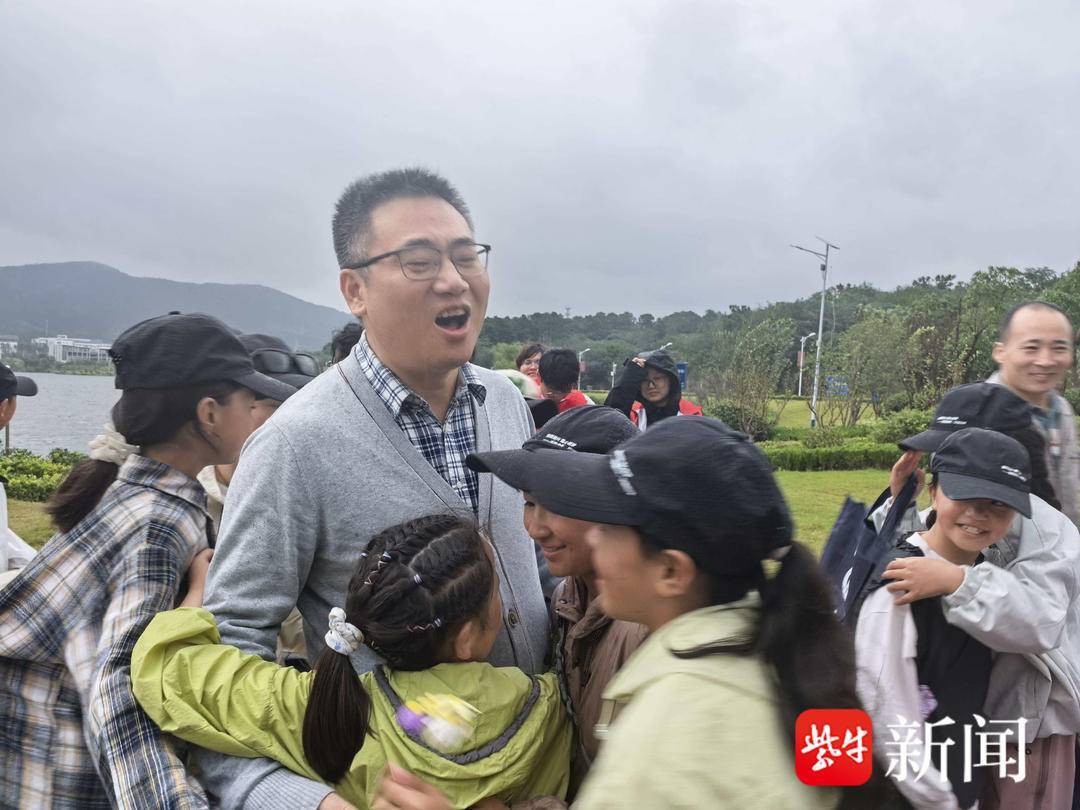 “叔叔是江苏的<strong></p>
<p>eth矿池</strong>，将来一定带你们去看看！”镇江警官不忘承诺，四次组织近百名藏区学子来苏研学
